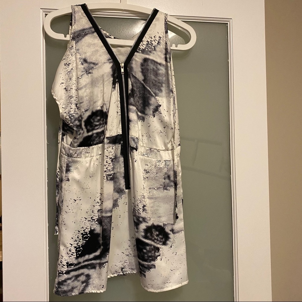 Lily White silky flowy black/white dress